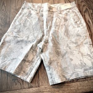 Hollister Men's baggy jean Cargo Shorts in Light camo
